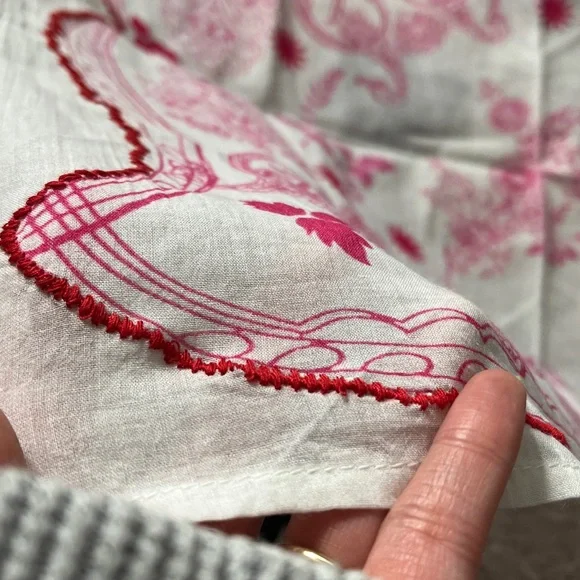 Vismaya Pink and White Bandana 20x20 - Picture 3 of 6